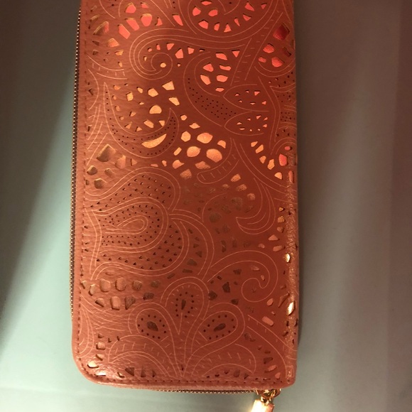 Pink wallet! - Picture 2 of 2